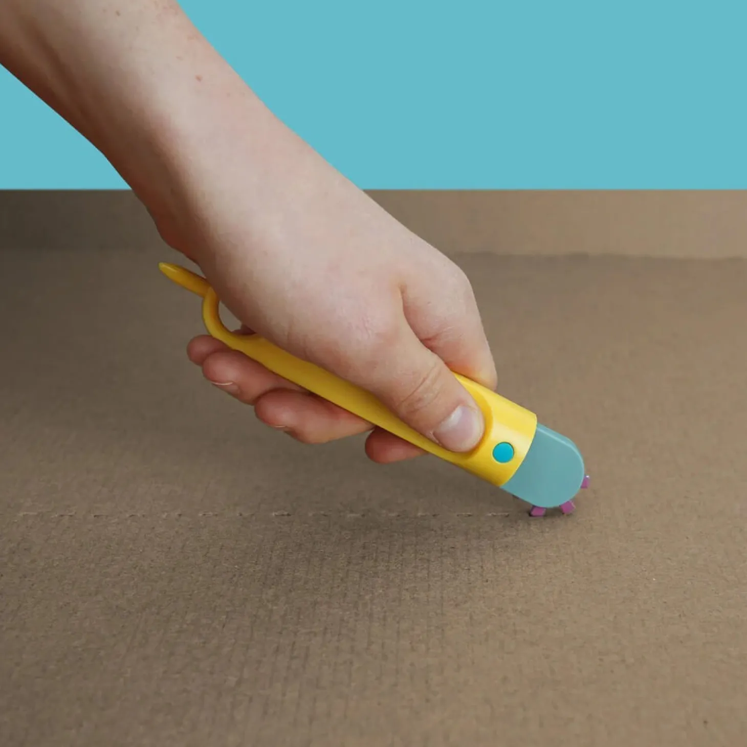 Bezpieczny roler perforujący tekturę Fold-Roller