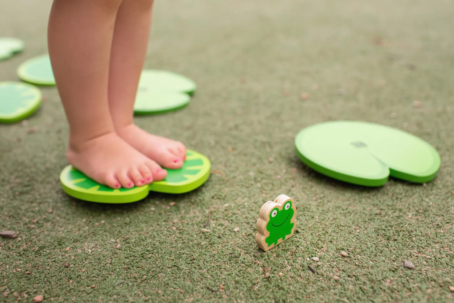 Ścieżka równoważna dla dzieci, Zbieraj żabki, utrzymaj równowagę