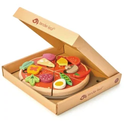 Drewniana pizza z dodatkami na rzepy
