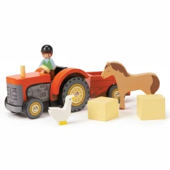 Drewniany traktor z przyczepą i akcesoriami