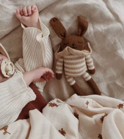 Dziergany królik z wełny alpaki - sand striped romper