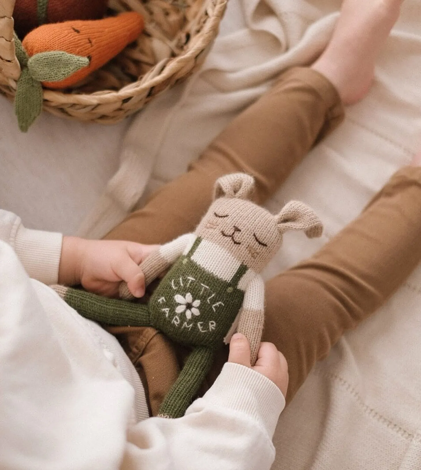 Dziergany królik z wełny alpaki - little farmer