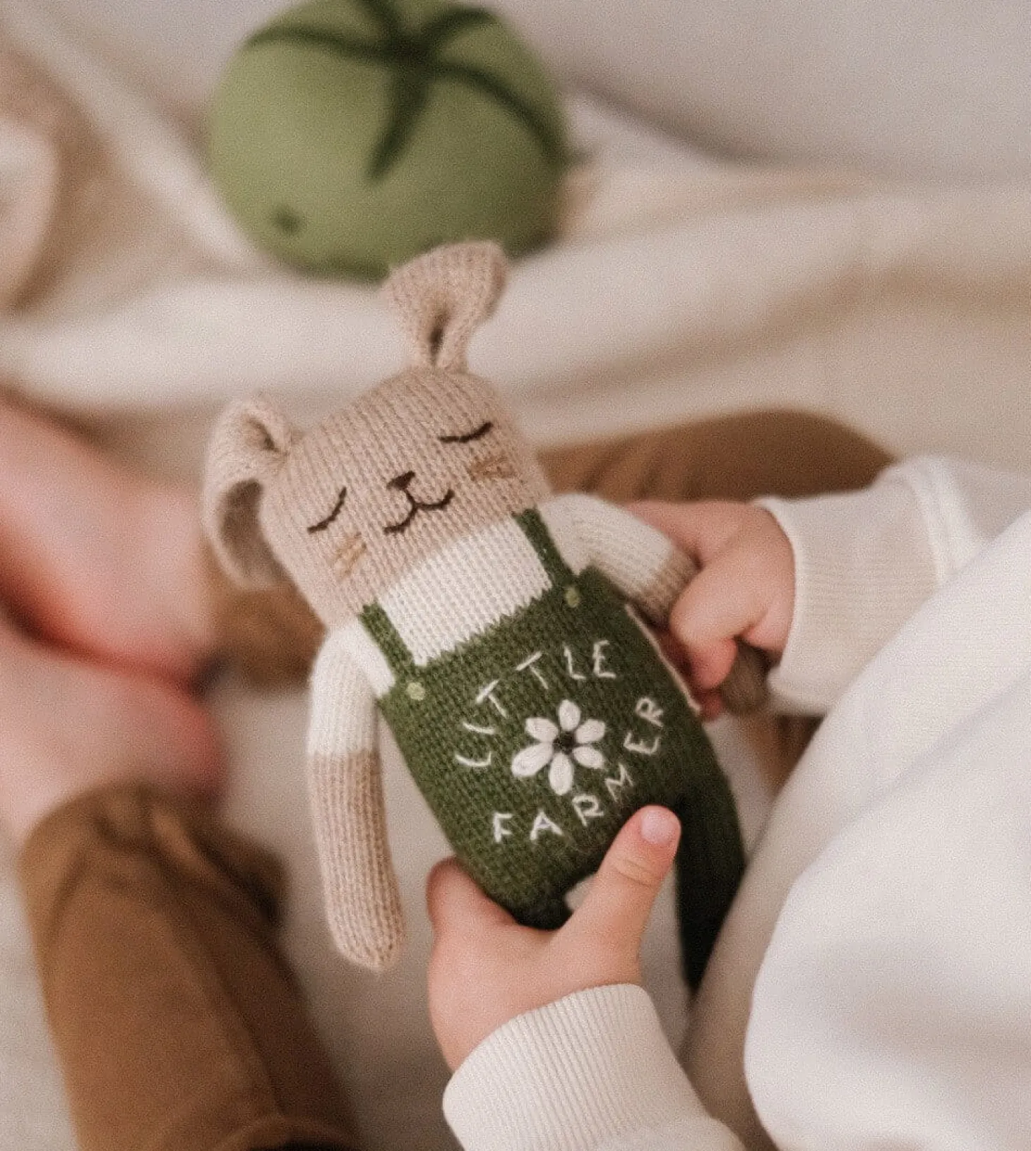 Dziergany królik z wełny alpaki - little farmer