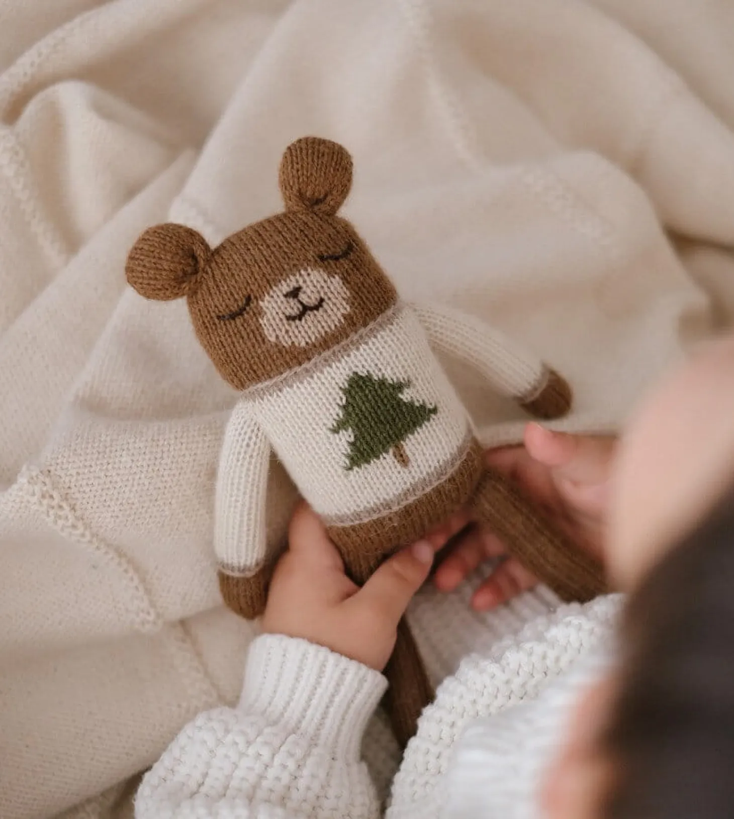 Dziergany miś z wełny alpaki - Christmas sweater