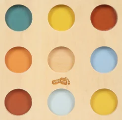 Edukacyjny sorter Montessori z drewnianymi kulkami i planszą