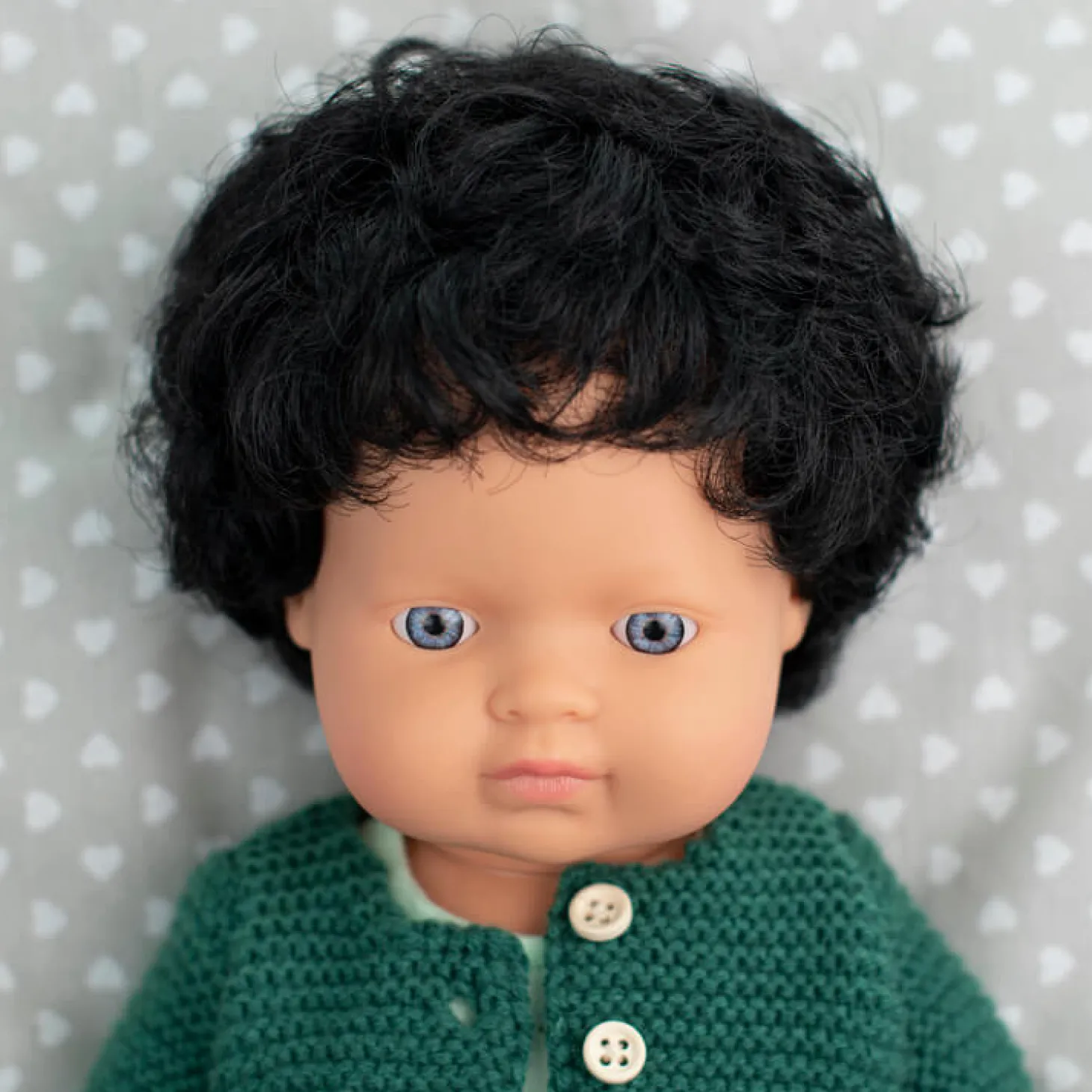 Lalka chłopiec Europejczyk czarne kręcone włosy 38cm Miniland Doll