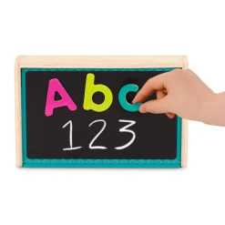 Marvelous magnets – magnetyczne literki i cyferki w drewnianej skrzyneczce, z tablicą