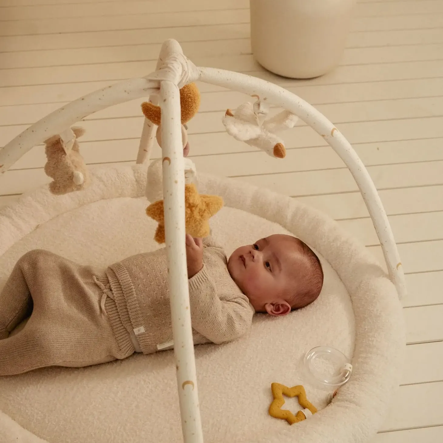 Mata aktywizująca z pałąkiem Newborn Naturals