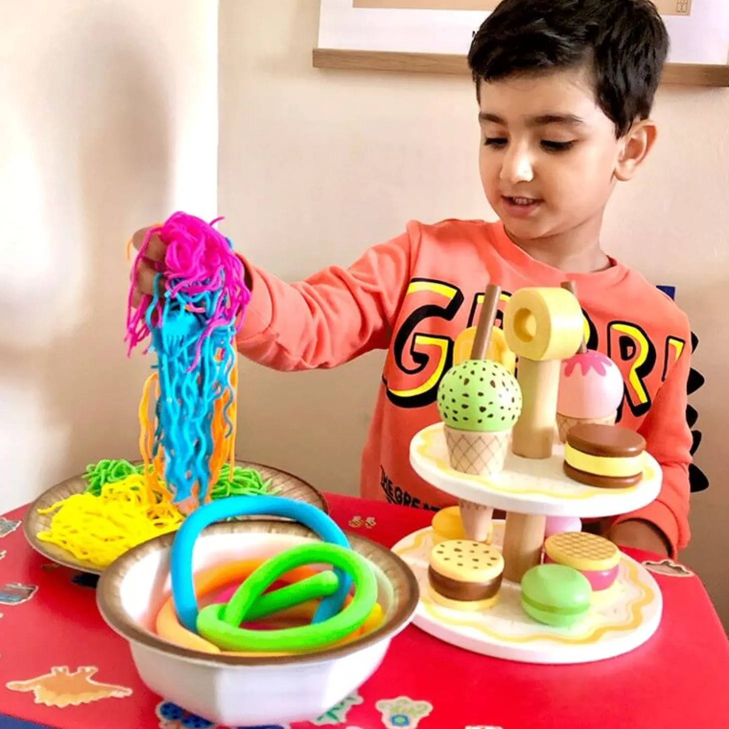 Sensoryczny gniotek Schylling - Ramen Noodlies