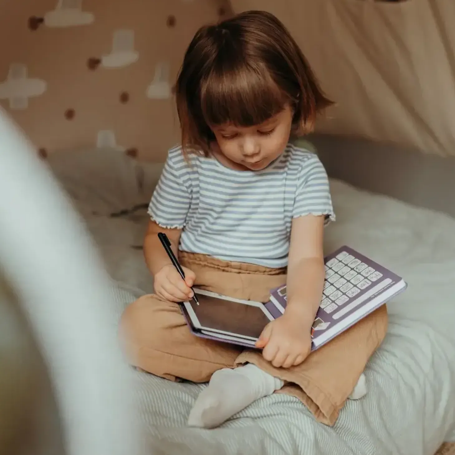 Tablet graficzny z szablonami do rysowania KIDYDRAW-MINI - dawno dawno temu