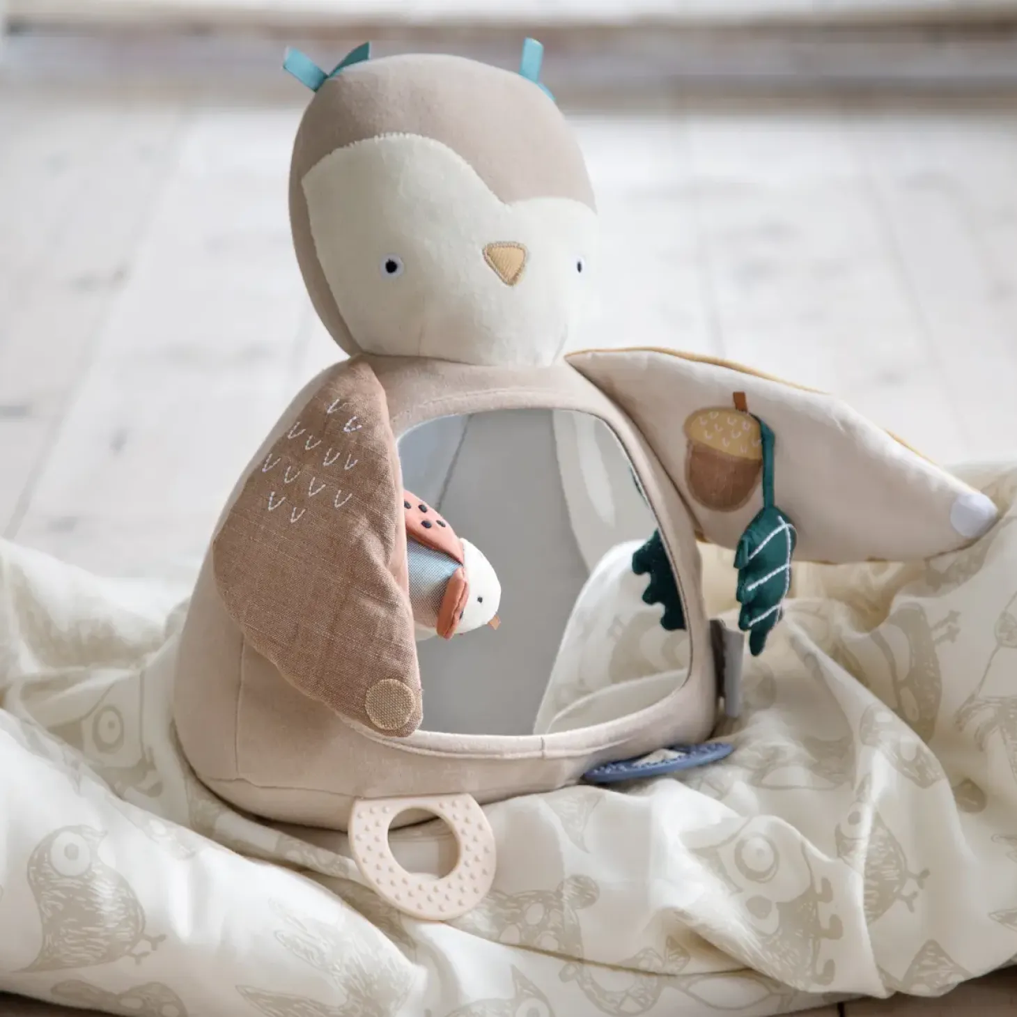 Zabawka aktywizująca z lusterkiem - Blinky the owl, maple beige